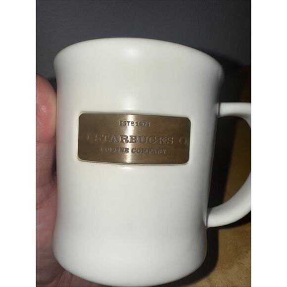 Starbucks 16oz 2010 coffee mug with copper log EST 1971 - Picture 6 of 6